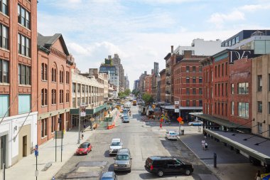Mezbaha ve Chelsea bölgesinde sokak hava ile kırmızı tuğla duvar binalar New YORK'de