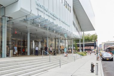 Yüksek hat park yakınındaki New York'taki Whitney Müzesi cephe