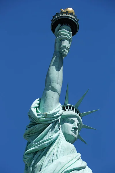 Statue of Liberty lateral view detail in a sunny day, in New York — Stock Photo, Image