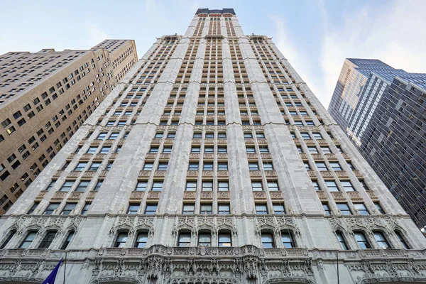 New York'ta Woolworth Binası gökdelen düşük açılı görünüş