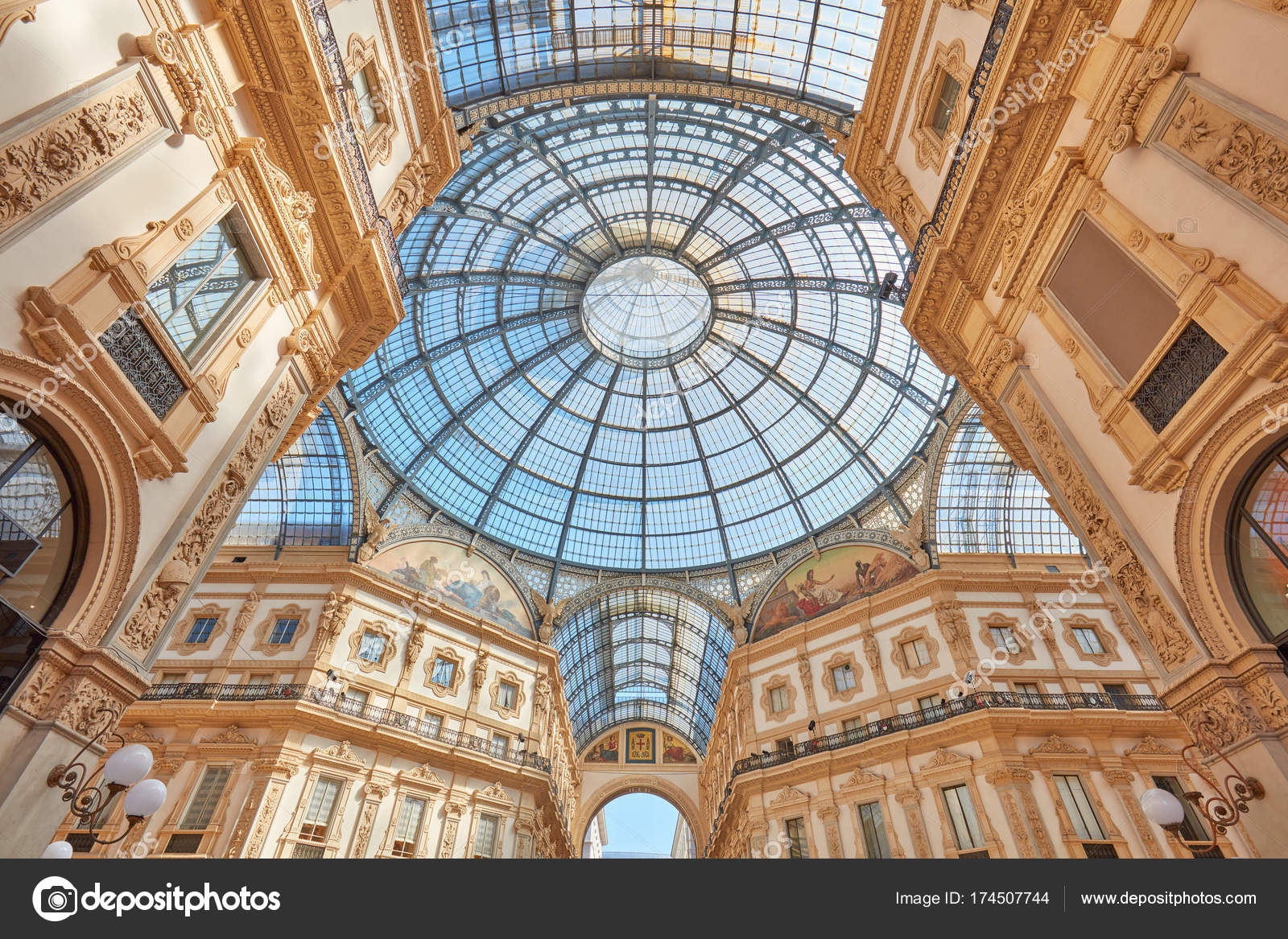 Mailand, Vittorio Emanuele Galerie Interieur, große Winkel anzeigen ... Mailand, Vittorio Emanuele Galerie Interieur, große Winkel anzeigen ...