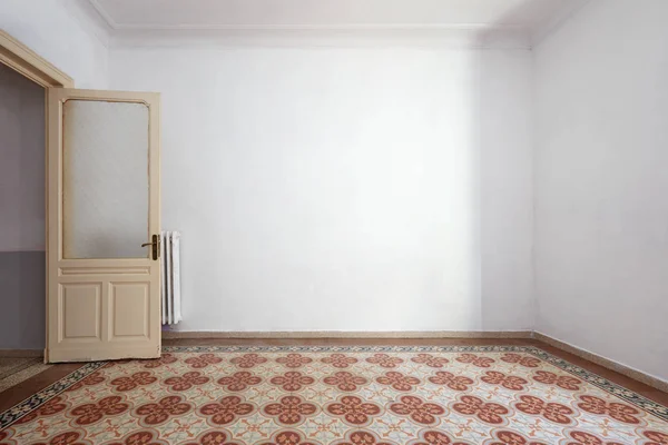 Interior Vazio Sala Branca Piso Azulejo Com Decoração Floral Porta — Fotografia de Stock