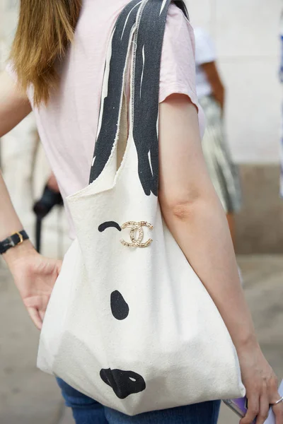 Woman with black and white tote bag with Chanel brooch before Tiziano  Guardini fashion show, Milan Fashion Week street style – Stock Editorial  Photo © AndreaA. #326208814