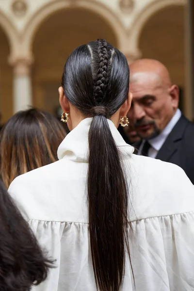 Woman with braid and white shirt before Calcaterra fashion show, Milan Fashion Week street style — Stock Photo, Image