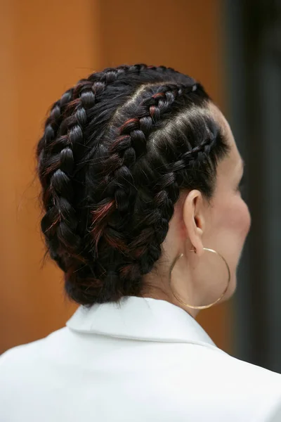 Woman with braids and white jacket before Emporio Armani fashion show, Milan Fashion Week street style — Stock Photo, Image