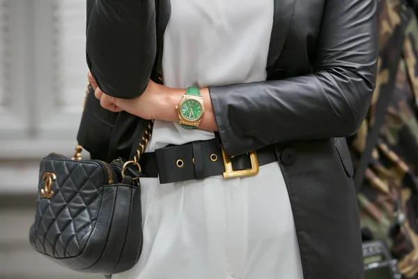 Woman with gold Rolex Daydate with green strap before Emporio Armani fashion show, Milan Fashion Week street style — стокове фото