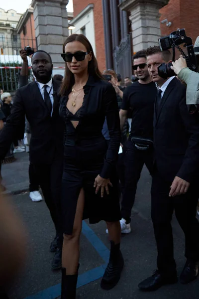 Super model Irina Shayk after Bottega Veneta fashion show, Milan Fashion Week street style — ストック写真