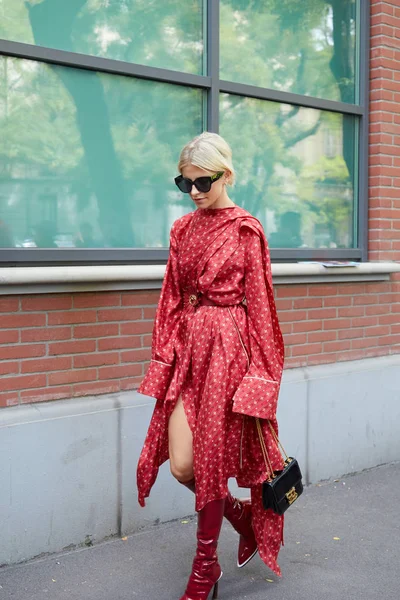 Caroline Daur with red Fendi dress with before Fendi fashion show, Milan Fashion Week street style — Stock Photo, Image