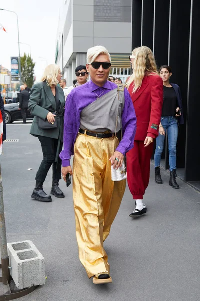 Bryan Boy Gucci defilesinden önce, Milan Moda Haftası sokak stili — Stok fotoğraf