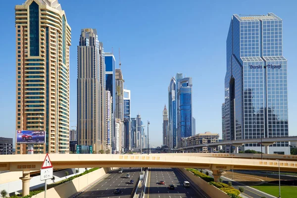 Sheikh Zayed Road view with flyover and modern skyscrapers in a sunny day, blue sky — Stock Photo, Image