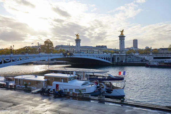 Alexander III bridge in Paris in an autumn afternoon on Seine river docks, France — 스톡 사진