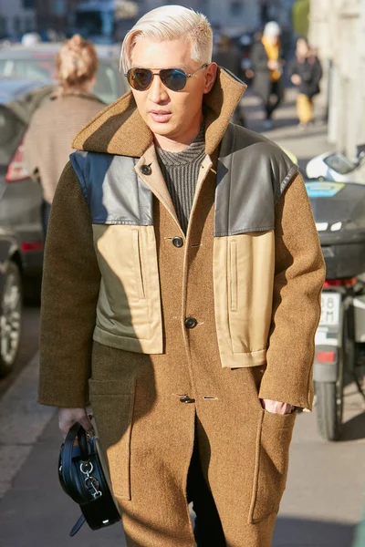 Bryanboy antes Salvatore Ferragamo desfile de moda, Milan Fashion Week street style — Fotografia de Stock