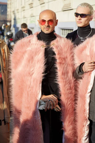 Enzo Miccio w różowym futrze przed pokazem mody Msgm, Milan Fashion Week street style — Zdjęcie stockowe