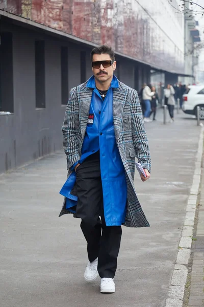 Alex Badia Marco de Vincenzo defilesinden önce, Milan Moda Haftası sokak stili — Stok fotoğraf