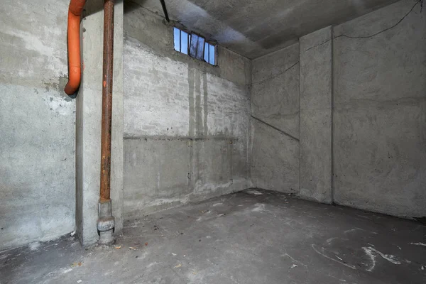 Empty basement interior with concrete walls — 스톡 사진