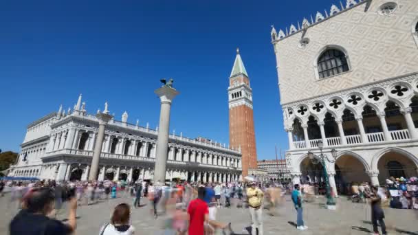 Venice イタリア 2017年8月12日 イタリアの晴れた夏の日に人々が歩いているサンマルコ広場の時間帯 — ストック動画