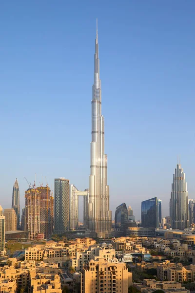 ドバイ アラブ首長国連邦 2019年11月19日 ブルジュ ハリファの高層ビルとドバイの早朝の街の景色 — ストック写真