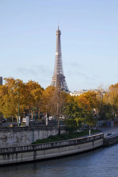 Eiffel Tower Seine River Docks Autumn Trees Sunny Day Paris — Stock Photo, Image