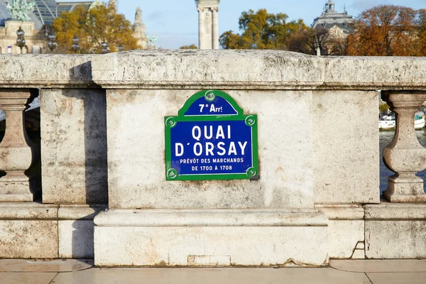 Quai Orsay Typická Pouliční Značka Kamenná Balustráda Paříži Francie — Stock fotografie