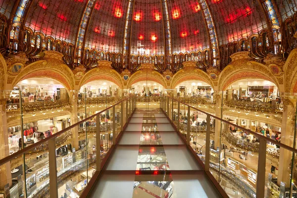 Paris November 2019 Galeries Lafayette Interiör Med Glasgångsinstallation Paris Perspektiv — Stockfoto