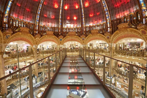 Parigi Novembre 2019 Galeries Lafayette Interior Glasswalk Installation Paris Perspective — Foto Stock