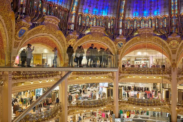 París Noviembre 2019 Galerías Lafayette Interior Con Instalación Glasswalk Con — Foto de Stock