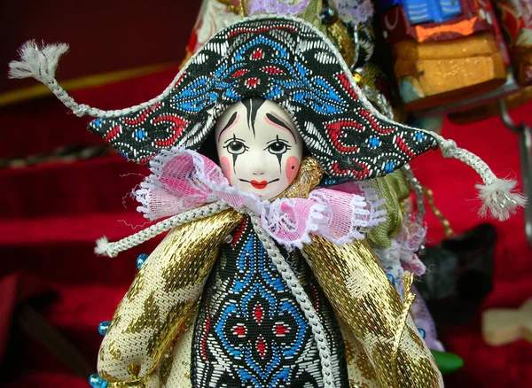 Pierrot puppe an einem souvenirstand in saint petersburg, russland — Stockfoto