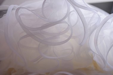 Özet görünümü ile beyaz gelin tül peçe veya etek gelinlik