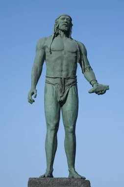 Romen, Guanche Şef veya bir mencey öncesi İspanyol krallar dokuz heykelleri parçası heykeli Plaza de la Osmanlıların de Canarias, Candelaria, Tenerife, Kanarya Adaları, İspanya yer alır