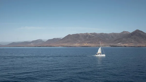 Velero Cerca Fuerteventura Punto Más Meridional Morro Jable Con Exhibición — Foto de Stock