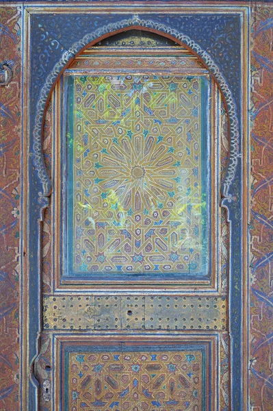 Bahia Palace Marrakech Marruecos Mayo 2017 Hermosa Puerta Pintada Técnica —  Fotos de Stock
