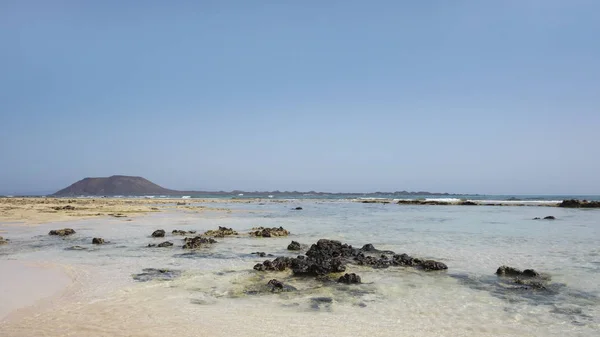 Vistas Calurosas Del Verano Hacia Pequeña Isla Los Lobos Pocos — Foto de Stock