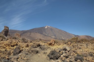 Solda Roque Cinchado, Tenerife, Kanarya Adaları 'ndaki Teide Ulusal Parkı' nda yer almaktadır.