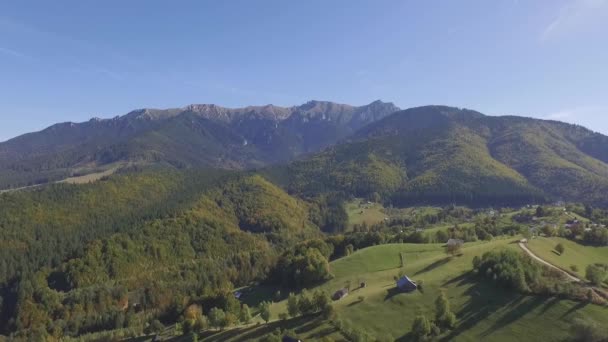 Aerial Views Scenic Rural Landscape Surrounded Carpathian Mountains Beautiful Fresh — Stock Video