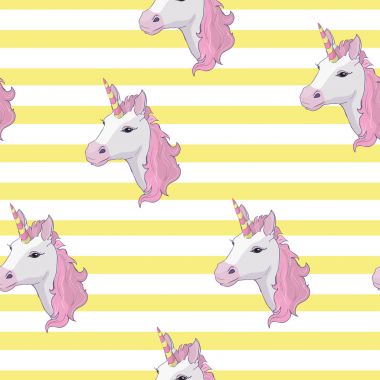 Tek boynuzlu at ve gökkuşağı seamless modeli üzerinde beyaz adam izole