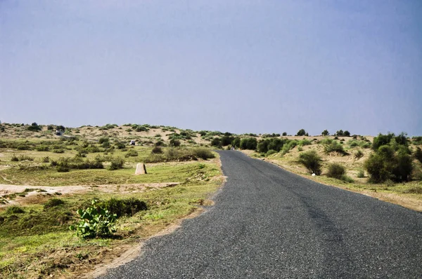 Een curve vormige weg in de woestijn — Stockfoto