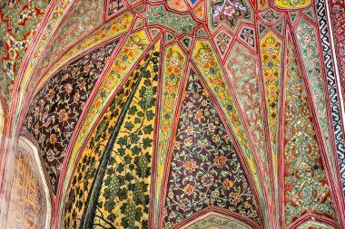 Çatının kusursuz İslami deseni