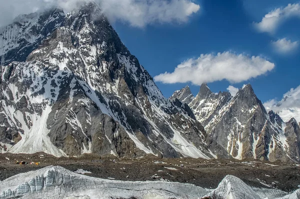 Вид Друга Найвища Гора Світі — стокове фото