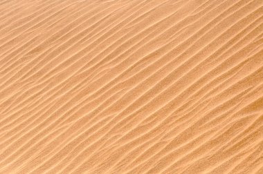 Dalgalanan kumların dokusu veya deseni 