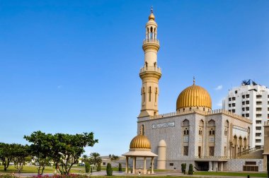 Muscat 'taki güzel altın cami.