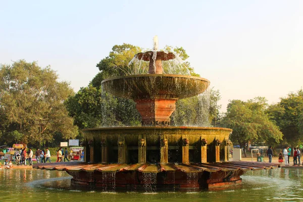 Fontana vicino al cancello dell'India a Nuova Delhi, India . — Foto Stock