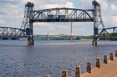 Asansör köprü eylem