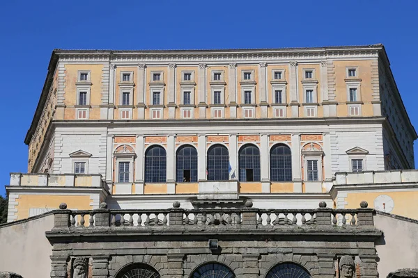 Μια επίσκεψη στο Villa Φαρνέζε (στα Ιταλικά Palazzo Farnese), μια μαζική αναγέννησης και Μανιεριστής — Φωτογραφία Αρχείου