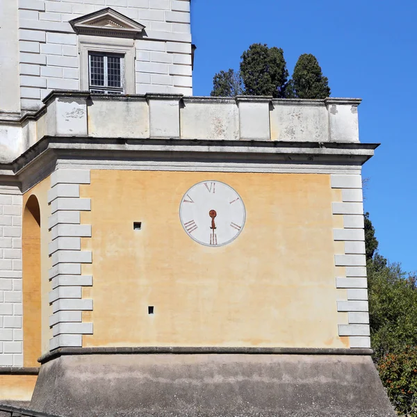 Uma visita à Villa Farnese (no Palazzo Farnese italiano), um maciço Renascimento e Maneirismo — Fotografia de Stock