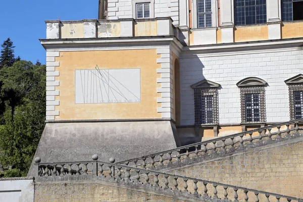Μια επίσκεψη στο Villa Φαρνέζε (στα Ιταλικά Palazzo Farnese), μια μαζική αναγέννησης και Μανιεριστής — Φωτογραφία Αρχείου