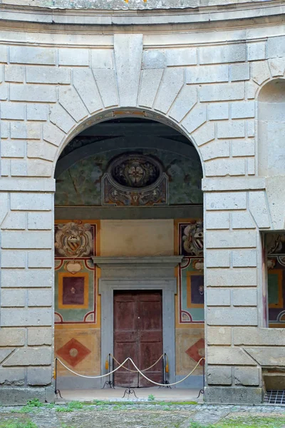Villa FarneseThe inner courtyard of circular shape — Stock Photo, Image