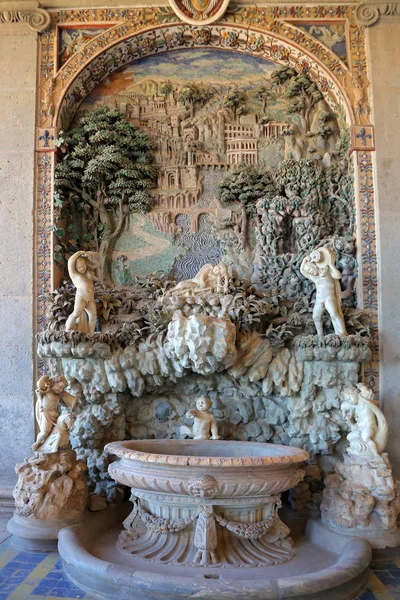 Palazzo farnese rustikaler Brunnen in der Loggia des Herkules — Stockfoto