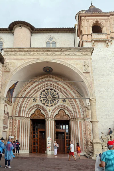 Famosa Basílica de San Francisco de Asís (Basílica Papale di San Francesco) en Asís, Umbría, Italia — Foto de Stock