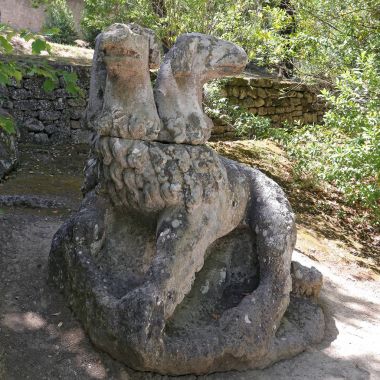 Canavar parkta (İtalyanca 'Parco dei Mostri'), bir ezoterik mimari Bahçe Bomarzo (Tuscia, Lazio) Viterbo eyaletinde, Orta Italya'nin bir ziyarette.
