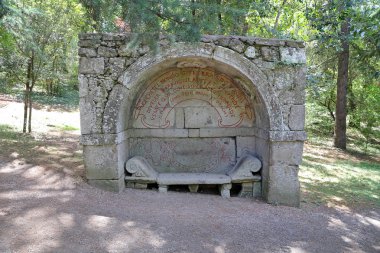 Canavar parkta (İtalyanca 'Parco dei Mostri'), bir ezoterik mimari Bahçe Bomarzo (Tuscia, Lazio) Viterbo eyaletinde, Orta Italya'nin bir ziyarette.